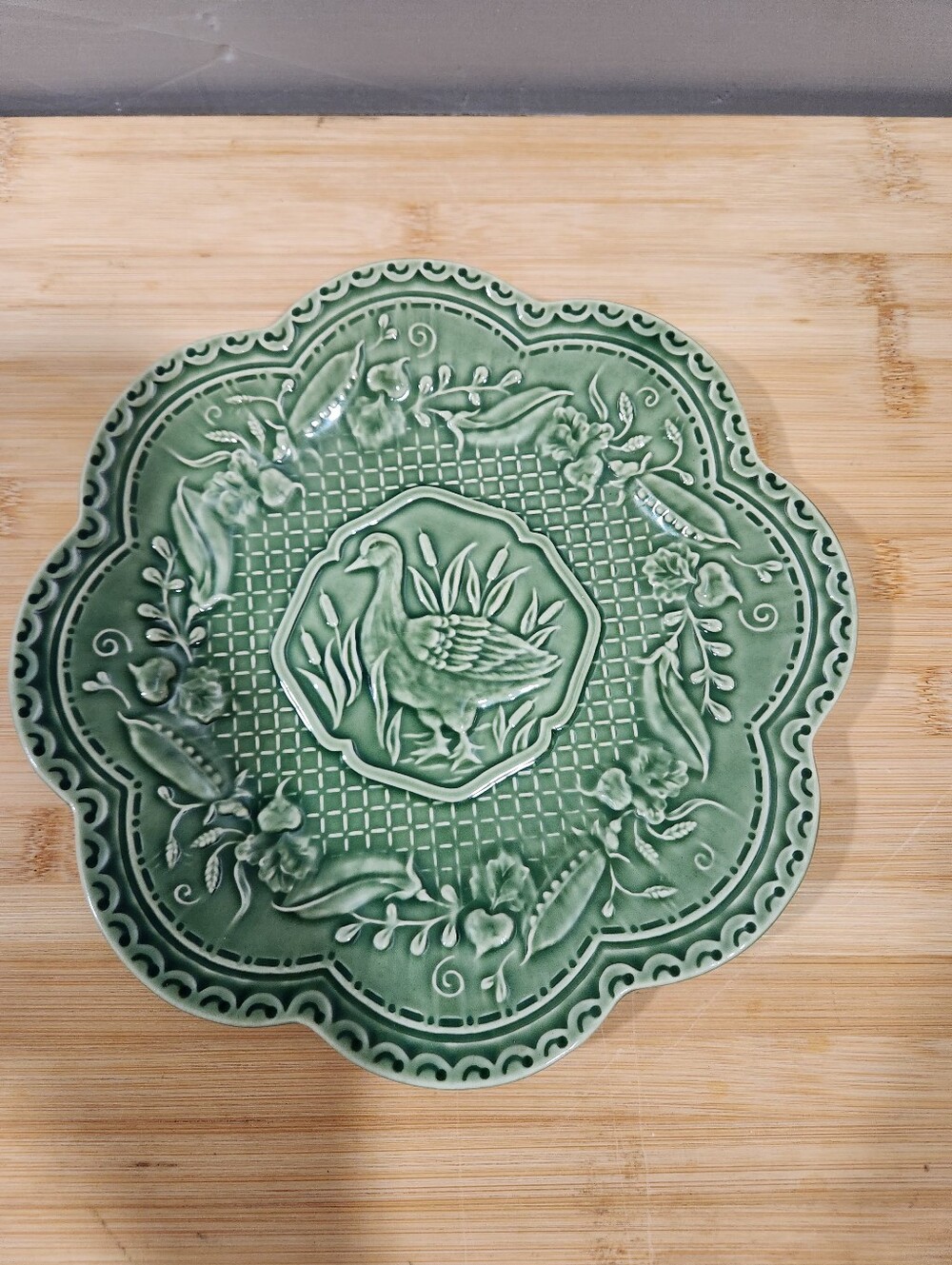 Vintage Andrea by Sadek Le Jardin Green Embossed Goose Salad Luncheon Plate 9"